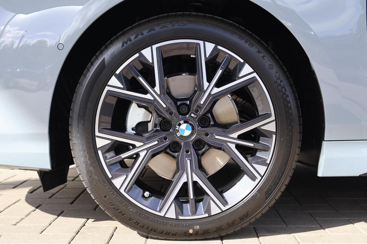 BMW 1-SERIE 120 M Sport Design Edition | Premium Pack | Voorstoelen Verwarmd | Stuurwiel Verwarmd