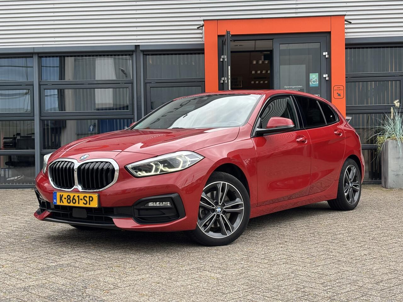 BMW 1-SERIE 118i Executive Sportline / Schuifkanteldak / Harman Kardon Audio / Camera / Stoel en Stuurverwarming /