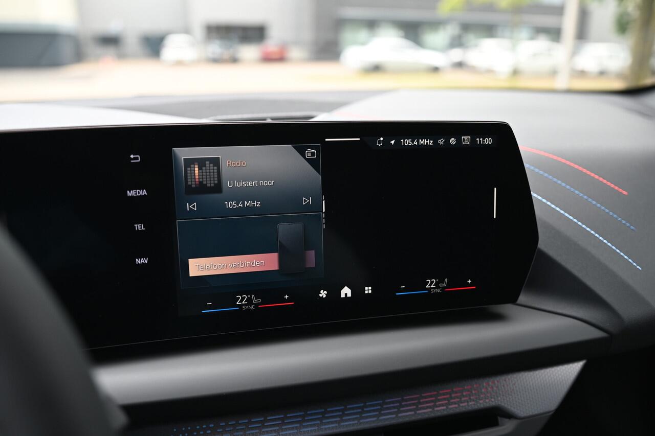 BMW 1-SERIE 120 M Sport Automaat / Sportstoelen / Achteruitrijcamera / M Adaptief onderstel / Parking Assistant / Stoelverwarming