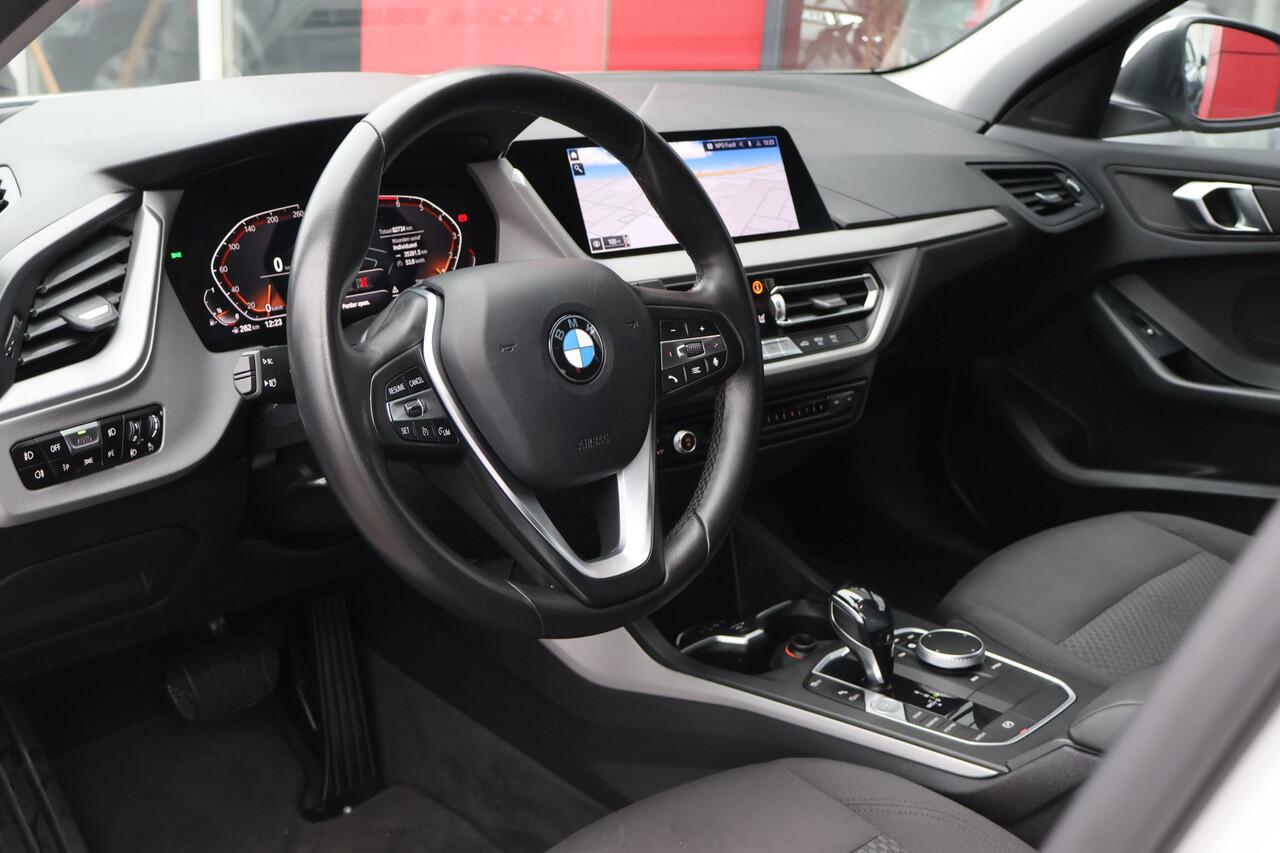 BMW 1-SERIE 118i Executive | Origineel NL | Virtual Cockpit | Cruise Control | Navigatie |