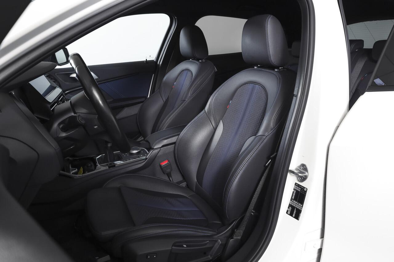 BMW 1-SERIE 118i 140 PK High Executive M Sport | Dig. Cockpit | Cruise | PDC | ECC | NAV + App. Connect | ECC | DAB | LM 18" |