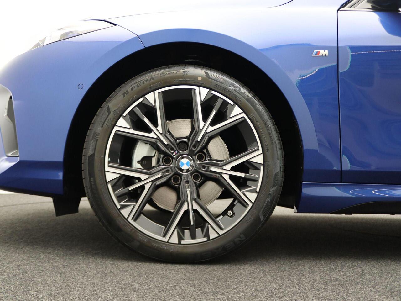 BMW 1-SERIE 120 M Sportpakket | Premium Pack | Stuurwielrand Verwarmd | Comfort Access | Panoramadak | Driving Assistant | Parking Assistant | Harman Kardon | 18'' |Ekris Selection