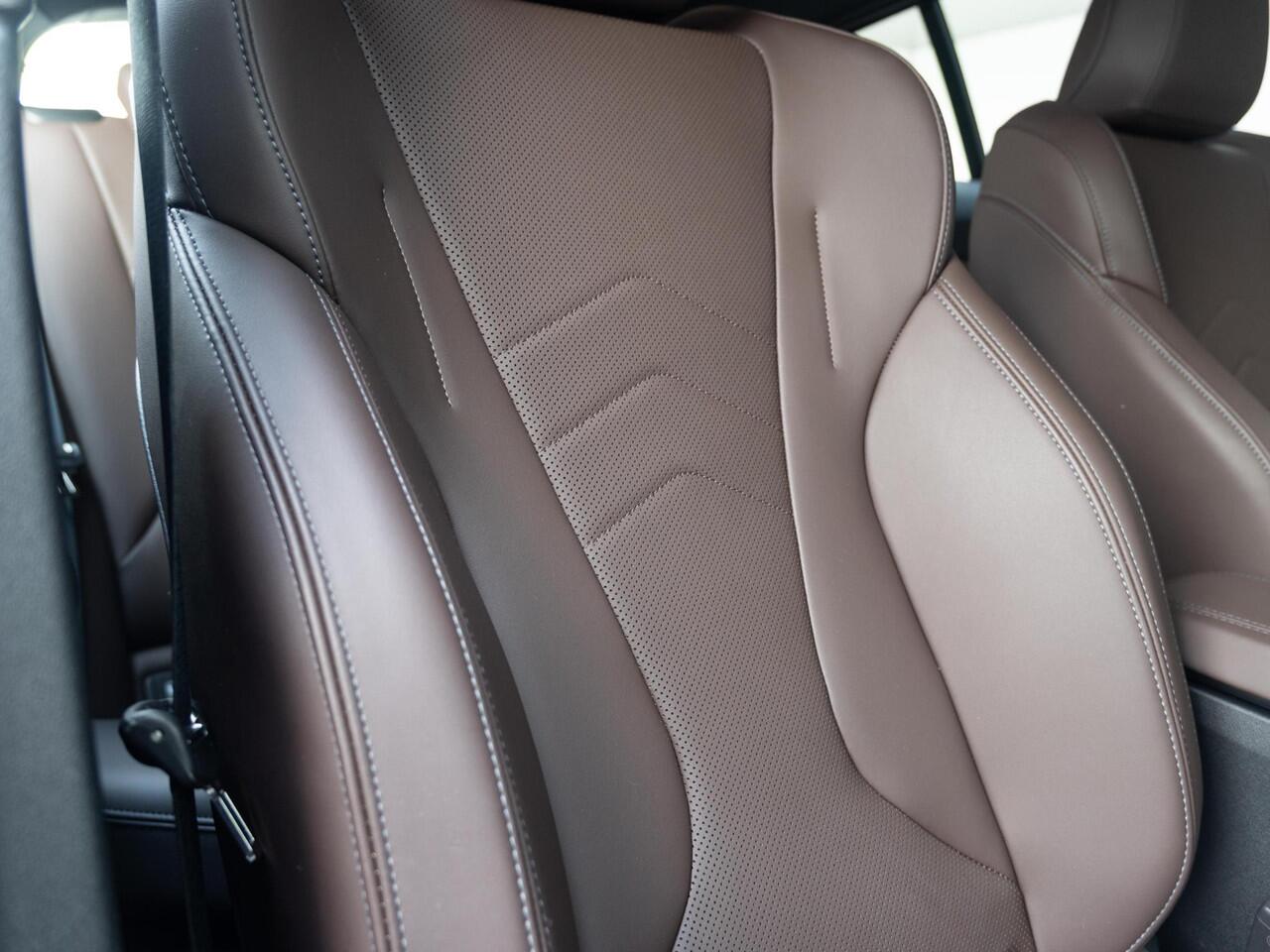 BMW 1-SERIE 120 | M Sportpakket | Driving Assistant | Achteruitrijcamera | Stoelverwarming | PDC | 18''