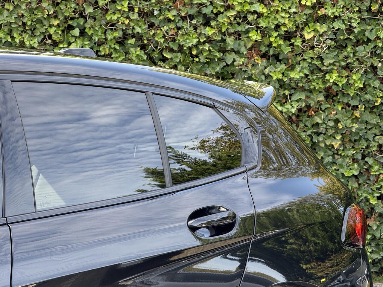 BMW 1-SERIE M135 xDrive | M-Sport Pro | 19'' | Panorama | Stuur + Stoelverw. | Harman/Kardon