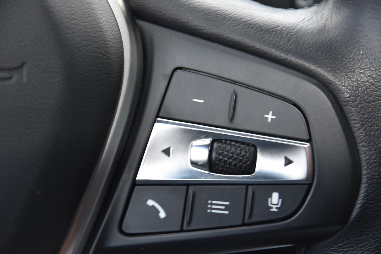 BMW 1-SERIE 118i High Executive SPORTLINE | SPORTLEDER | TREKHAAK | STOEL/STUUR VERW