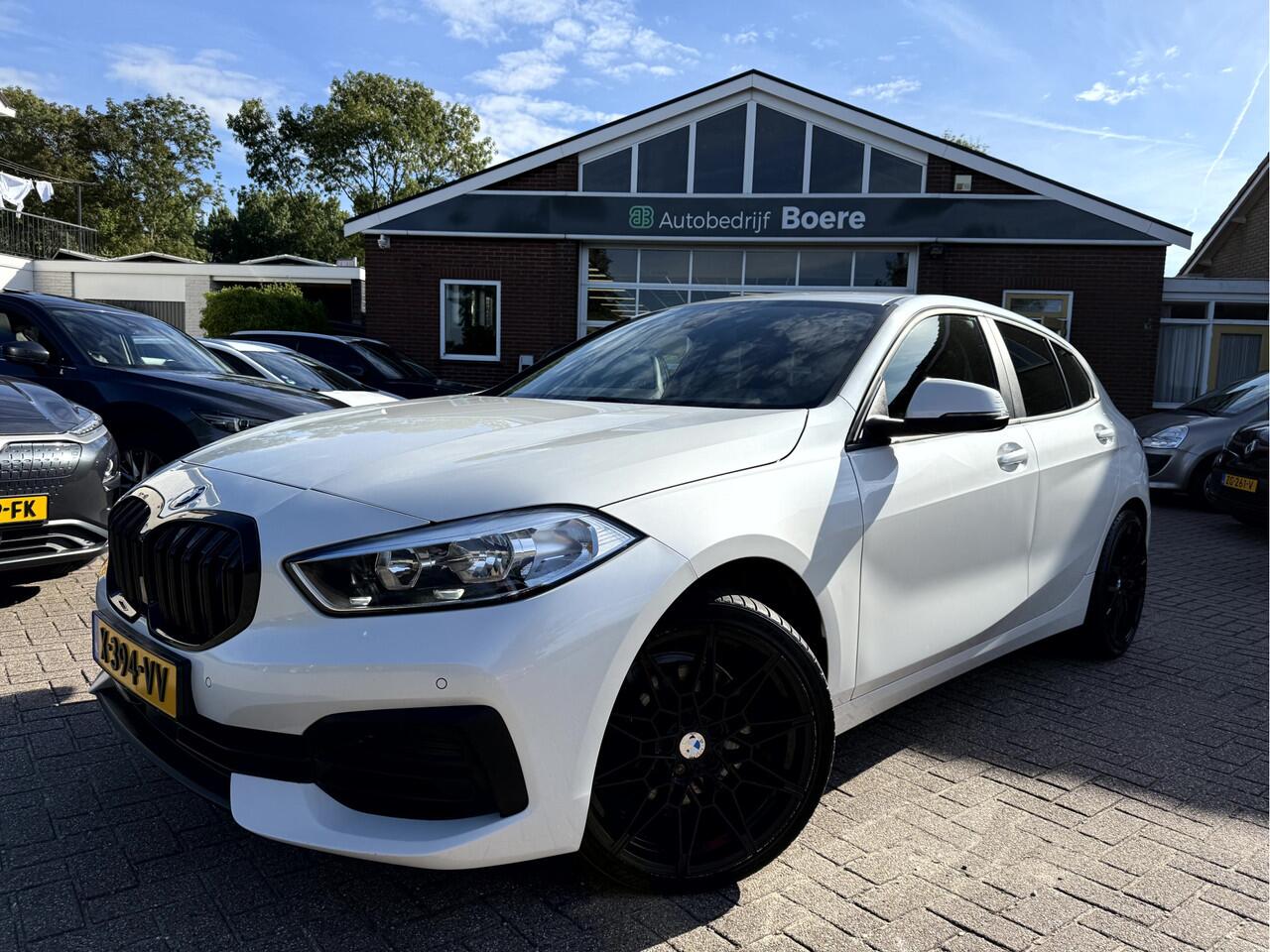 BMW 1-SERIE 118i 140pk Automaat 19''Lmv, Navi,