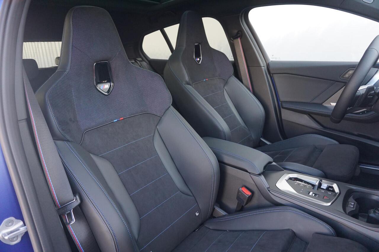 BMW 1-SERIE 123 xDrive M Sport Pro | Panoramadak / Head-up / Harman Kardon / Elektrische Stoelen met geheugen / Rondomzicht camera / Cruise control adaptief