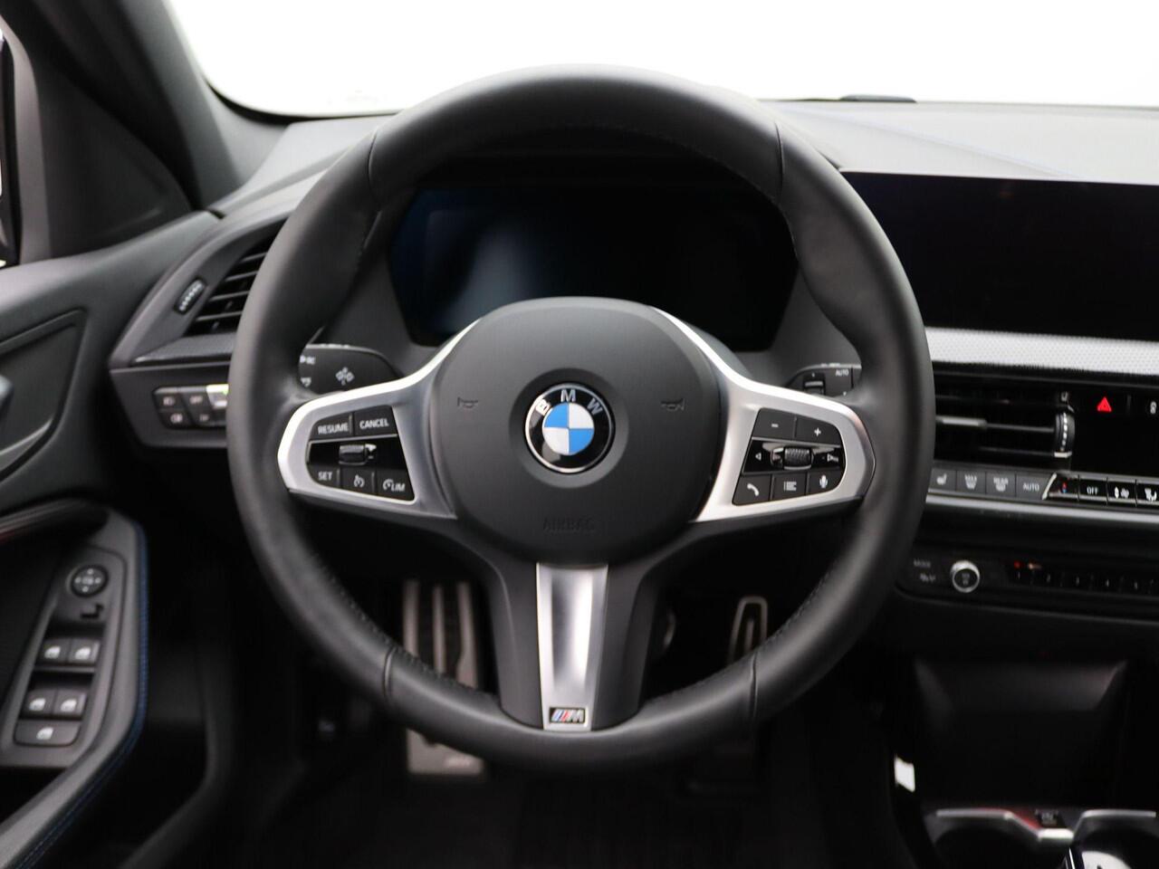 BMW 1-SERIE 118i M Sportpakket | Stoelverwarming | Achteruitrijcamera | Sportstoelen | 17"