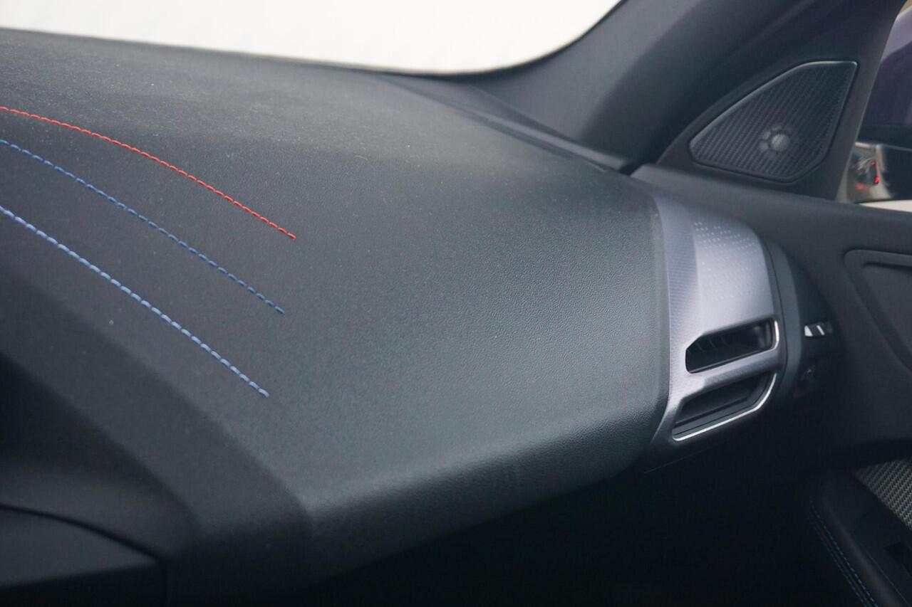 BMW 1-SERIE 5-deurs 120 M Sportpakket Pro 19'' / Panoramadak / Harman Kardon / Driving Assistant Plus / Trekhaak