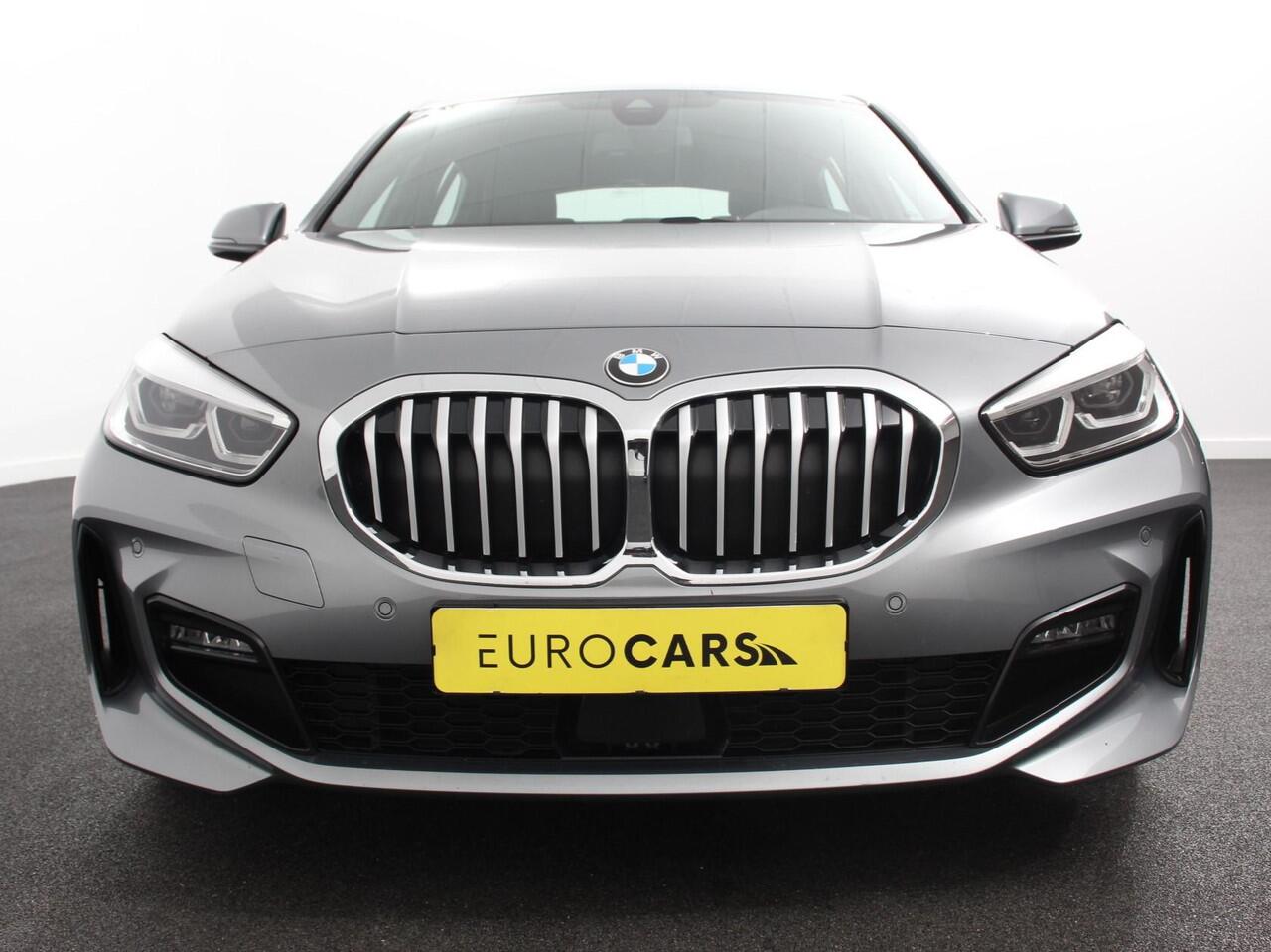 BMW 1-SERIE 118i M-Sport Climate Control Cruise control Stoelverwarming LED Parkeersensoren Apple carplay / Andriod auto Navigatie