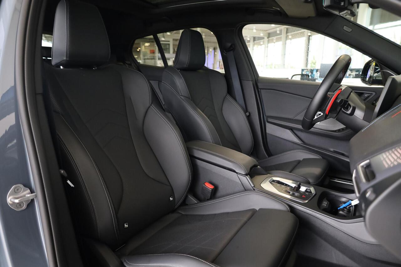 BMW 1-SERIE 5-deurs M135 xDrive | Innovation Pack | Stoelen-Pack