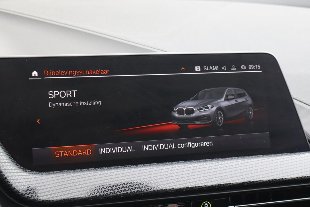 BMW 1-SERIE 118i Introduction Edition NL-Auto!! Pano I Stoelverwarming I Sfeerverlichting