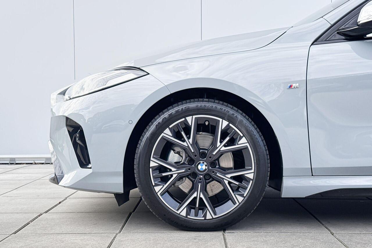 BMW 1-SERIE 120 M-Sport Parking Assistant / Stoelverwarming / LED / 18 Inch