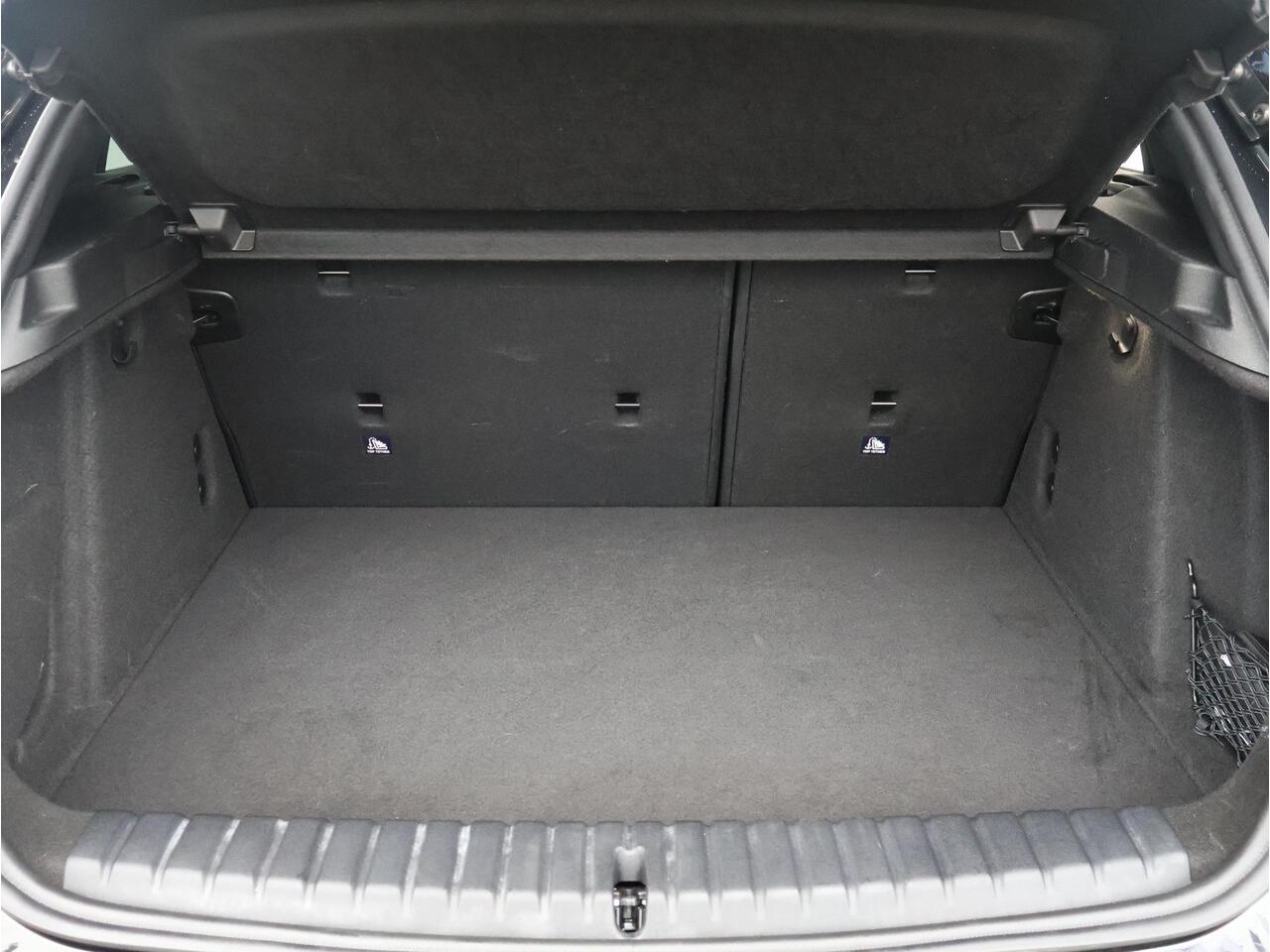 BMW 1-SERIE 120 M Sport /Camera/ Stoelverwarming/ Parkeersensoren voor én achter | 18" LM Y-Spaak | M Adaptief onderstel