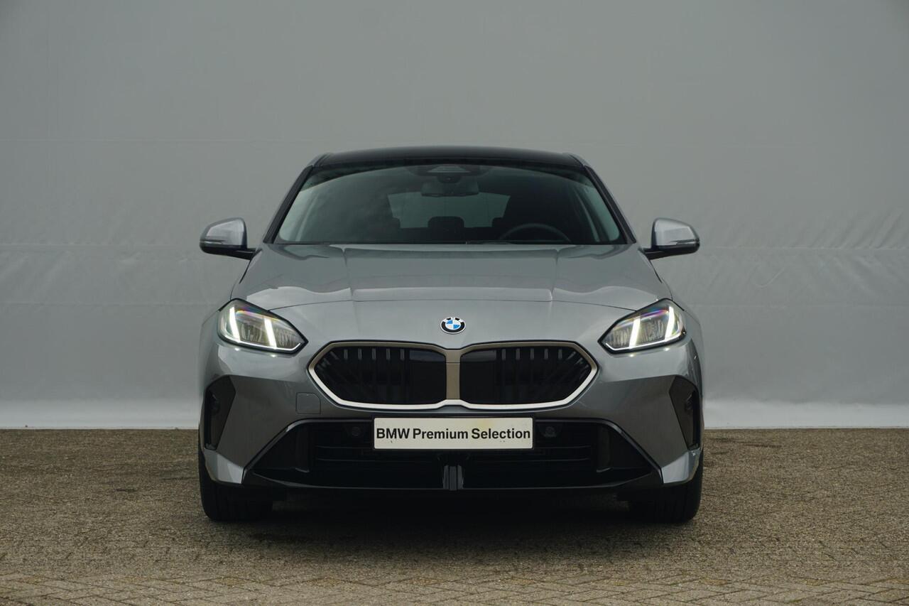 BMW 1-SERIE 5-deurs 120 M Sport Design 18'' / Voorstoelen verwarmd / Driving Assistant / Parking Assistant