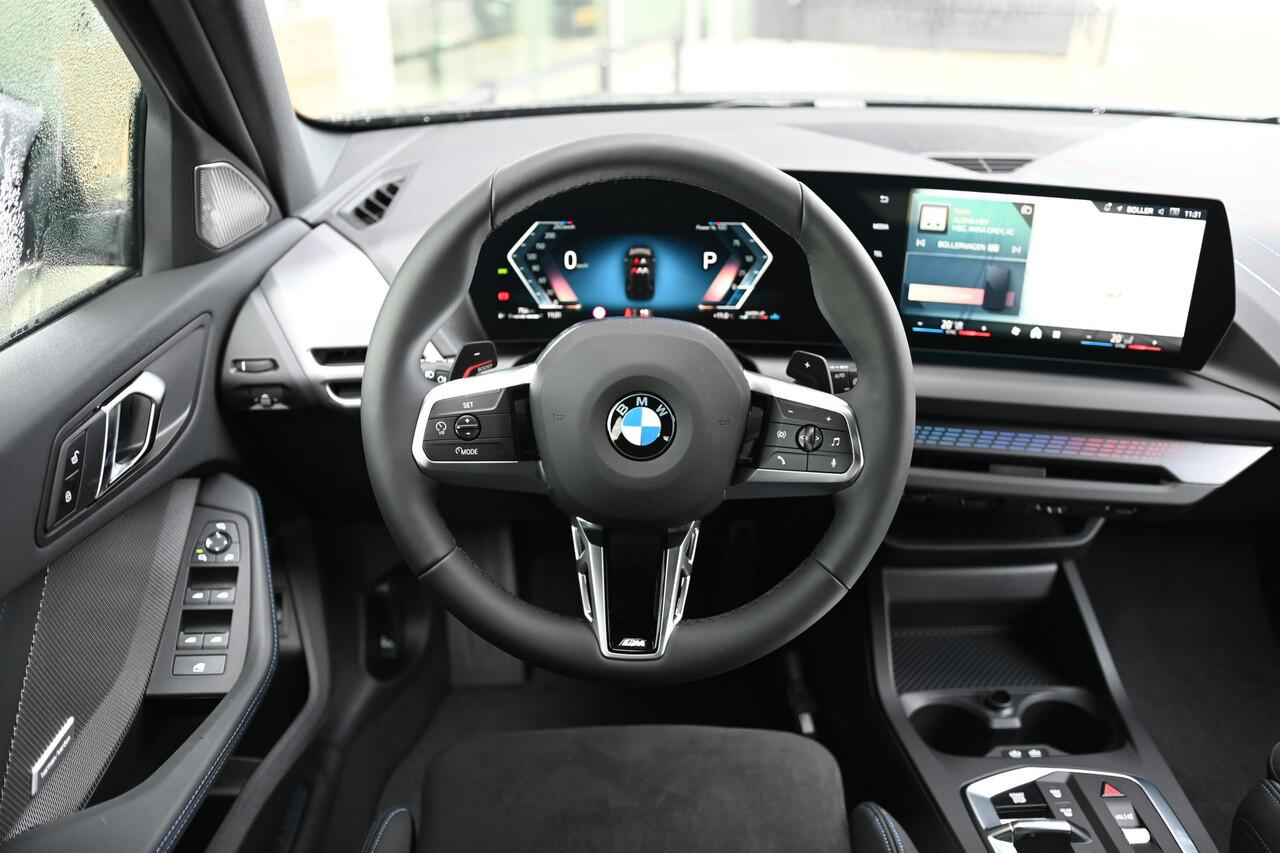 BMW 1-SERIE 120 M Sport Automaat / Sportstoelen / M Adaptief onderstel / Parking Assistant / Harman-Kardon / Stuurverwarming