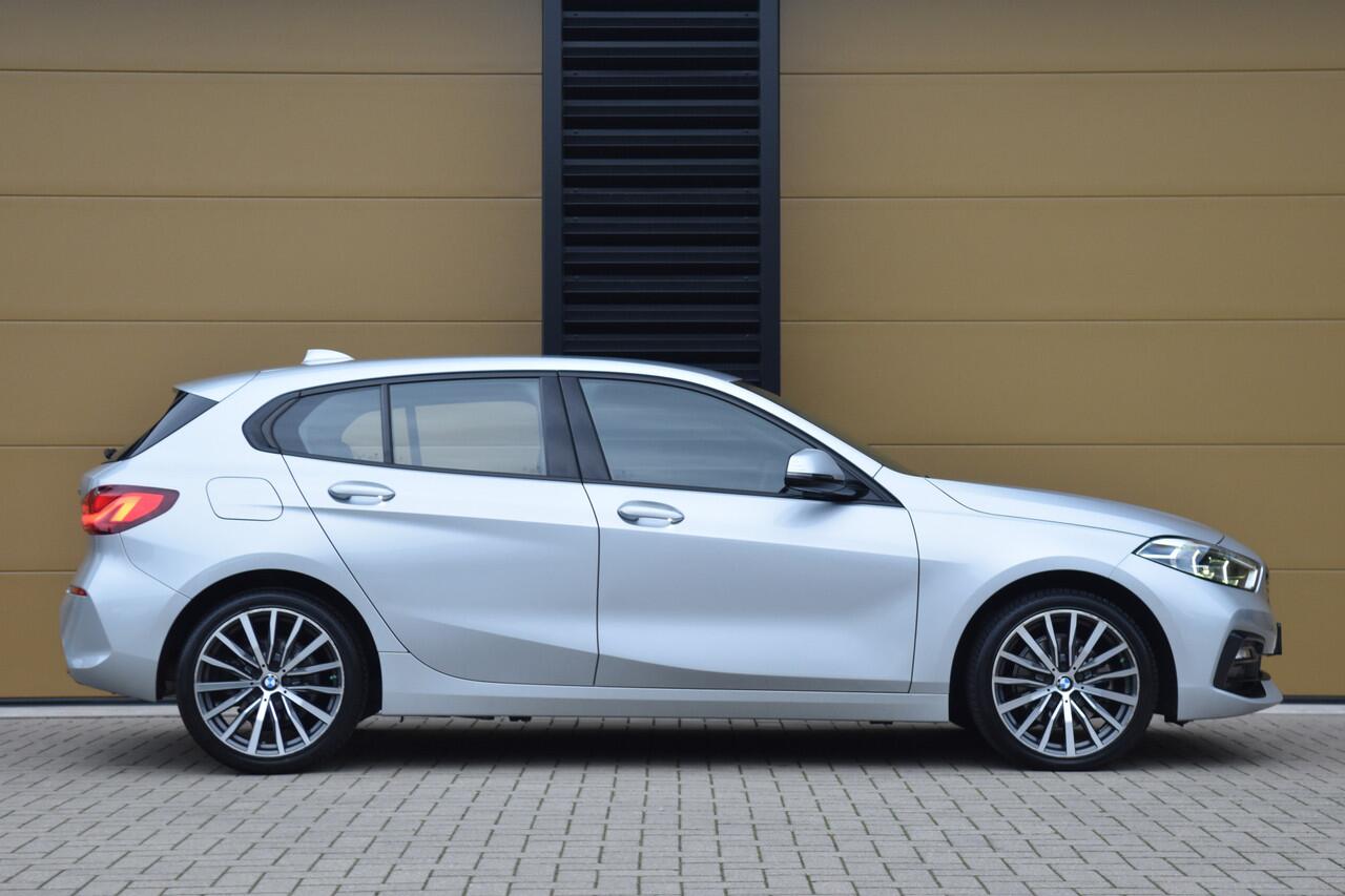 BMW 1-SERIE 118i High Executive Edition * Sportstoelen * Lichtpakket * M-Stuurwiel *