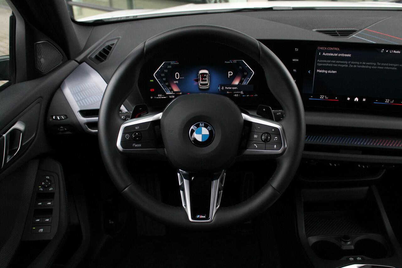 BMW 1-SERIE 120 High Executive M Sport Automaat / Sportstoelen / Stoelverwarming / M Adaptief onderstel / Adaptieve LED / Parking Assistant / Harman Kardon / Comfort Access