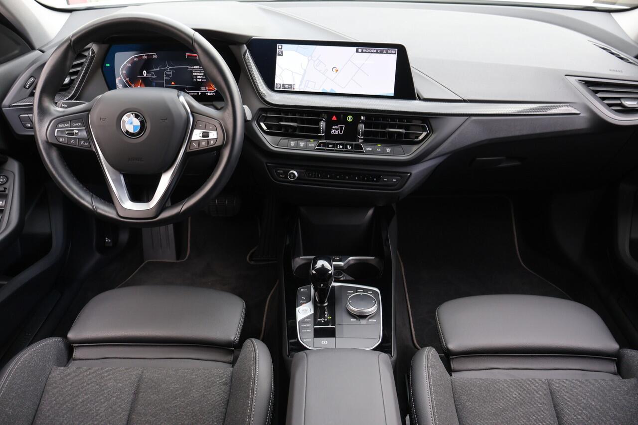 BMW 1-SERIE 118i | LED | Automaat | Clima | Camera | .