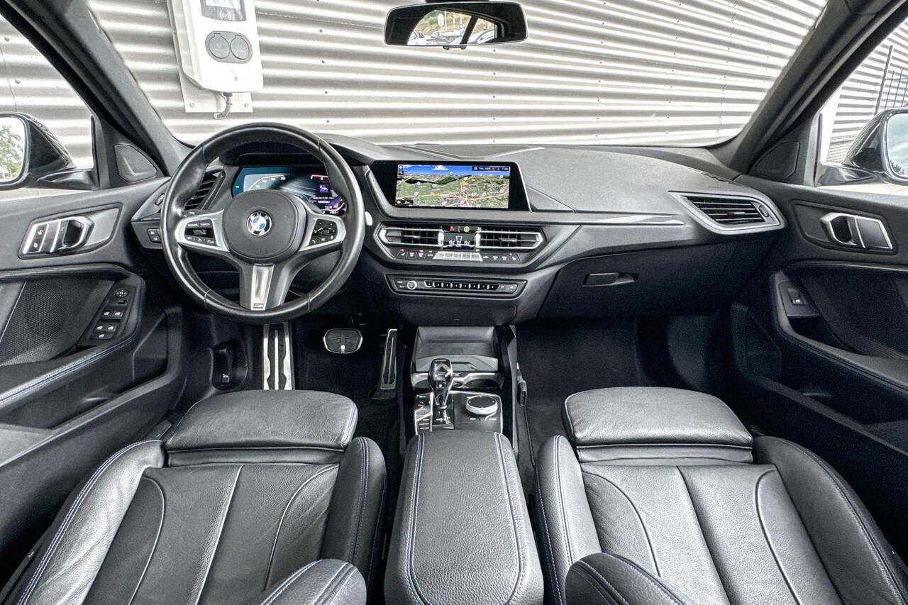 BMW 1-SERIE 118i High Executive / M Sport / Glazen panoramadak