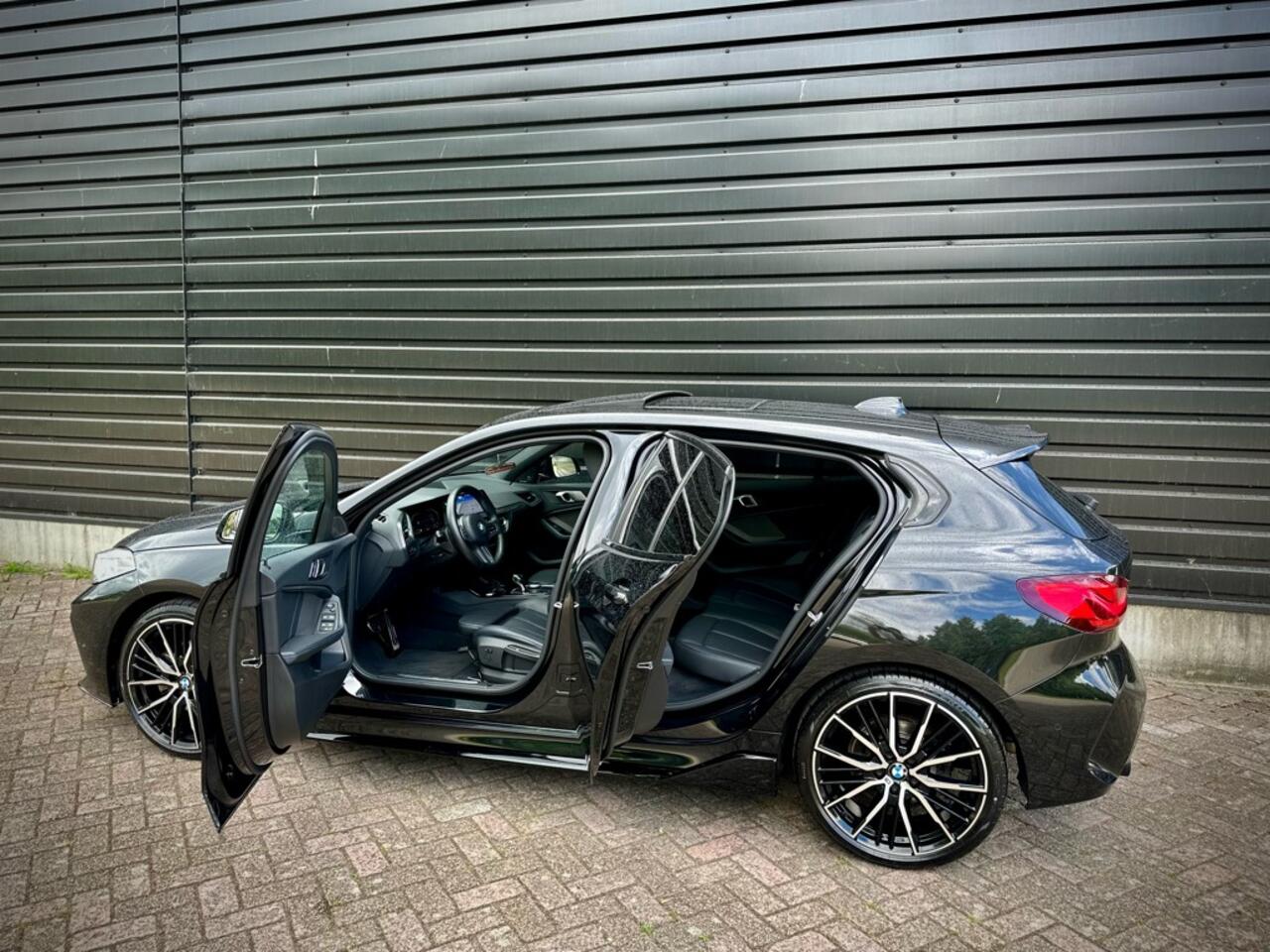 BMW 1-SERIE 118i M135 M-PERFORMANCE PANO|H/K|CAMERA|LEDER