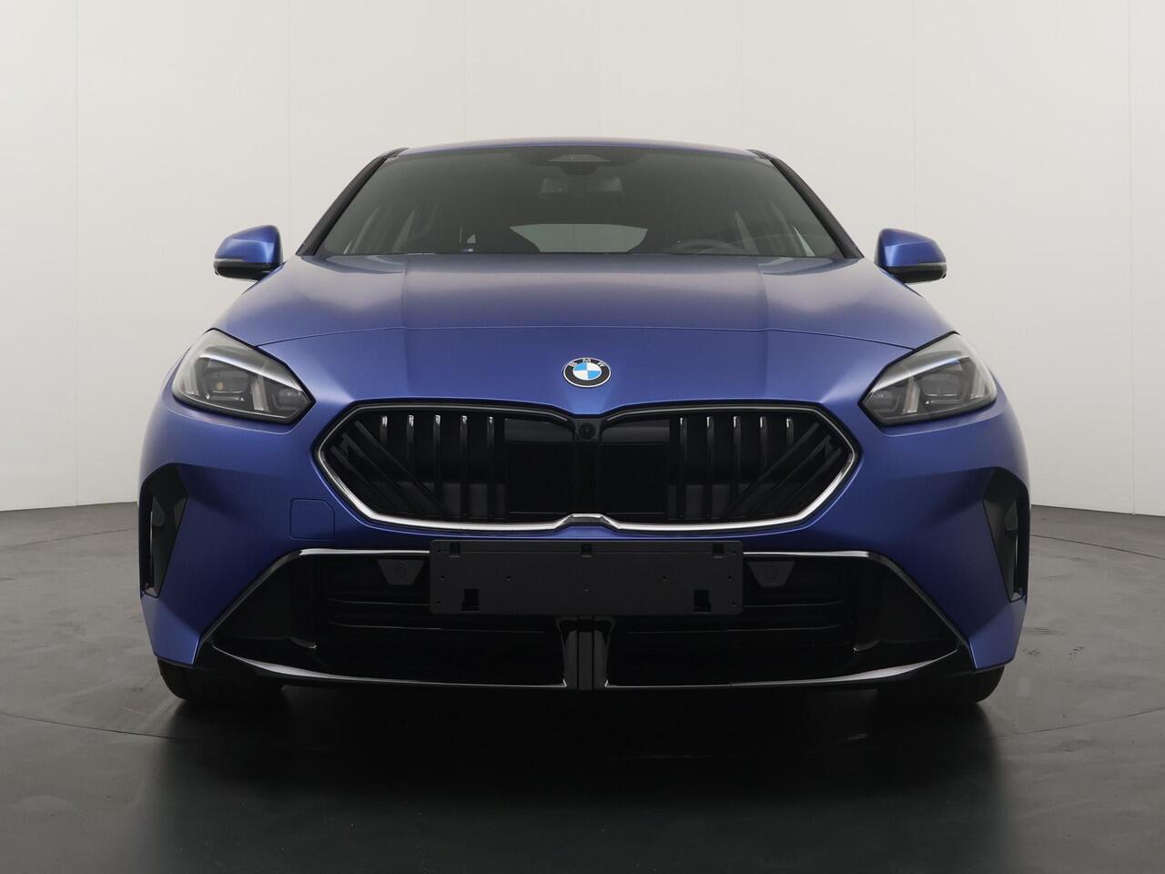 BMW 1-SERIE 120 | Individual Lak | M Sportpakket Pro | Harman Kardon | Panoramadak | Innovation Pack