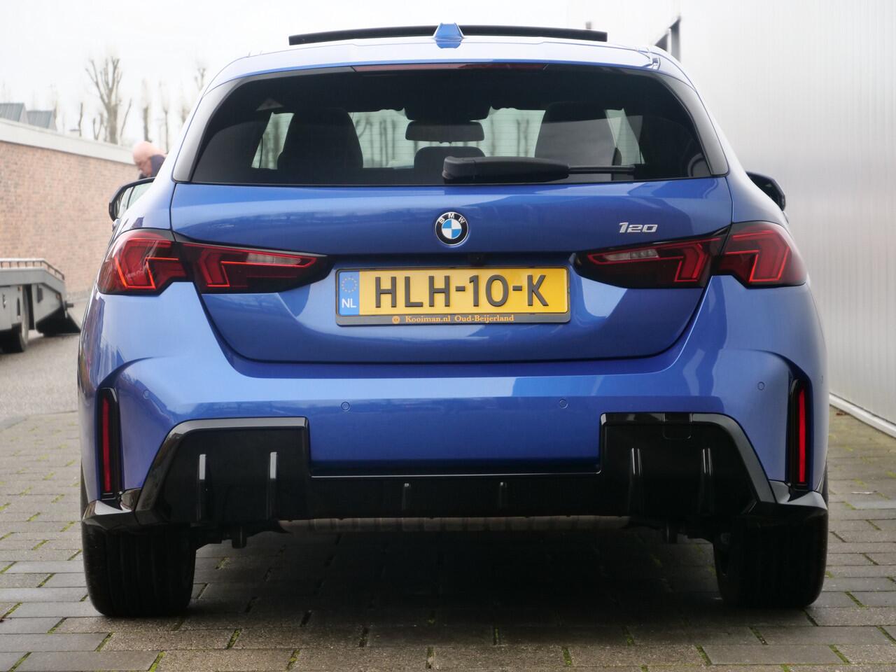 BMW 1-SERIE 120 156 Pk Automaat M-Sportpakket Navi / DAB / Schuifdak / Apple carplay