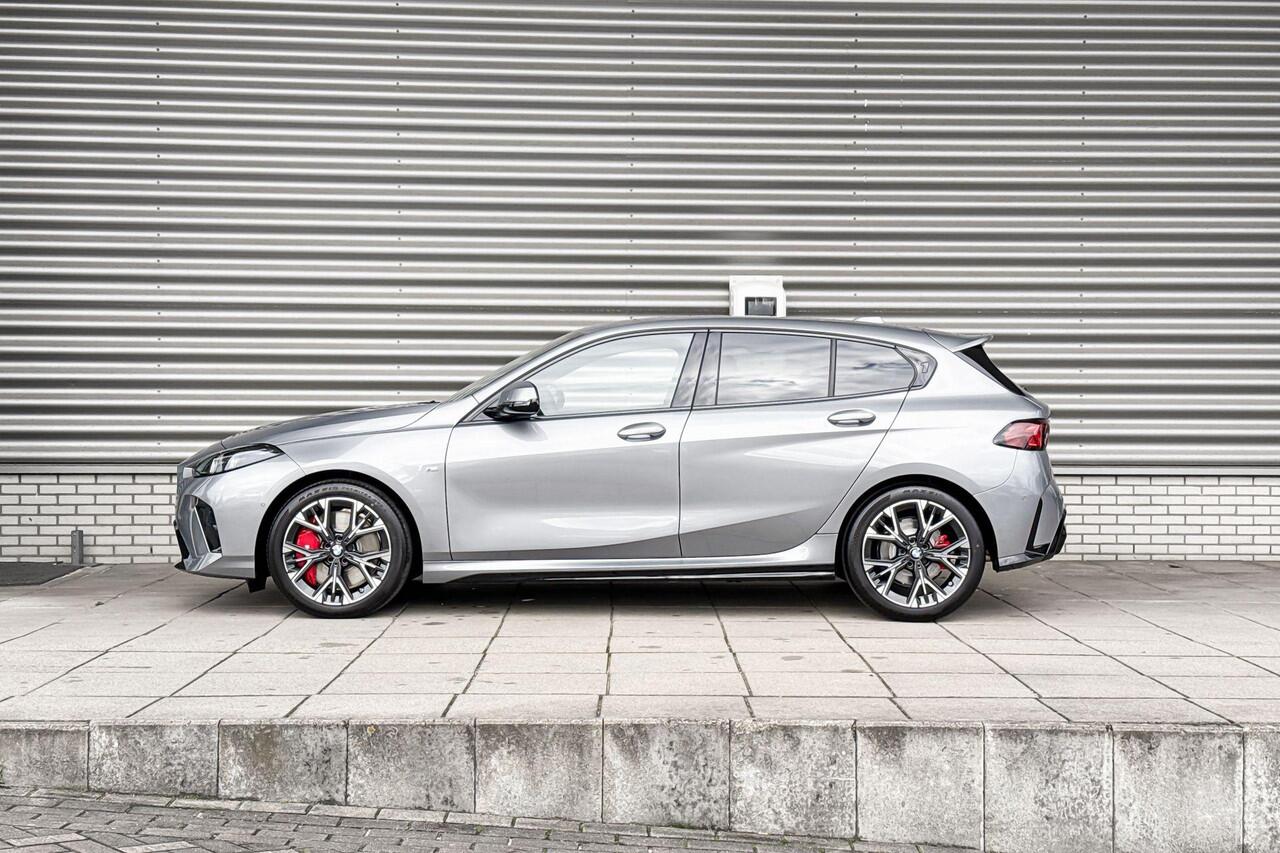 BMW 1-SERIE 120 M Sportpakket Pro / Premium Pack / Getinte ruiten / Stuurwielrand verwarmd / Comfort Access / Achteruitrijcamera / Driving Assistant