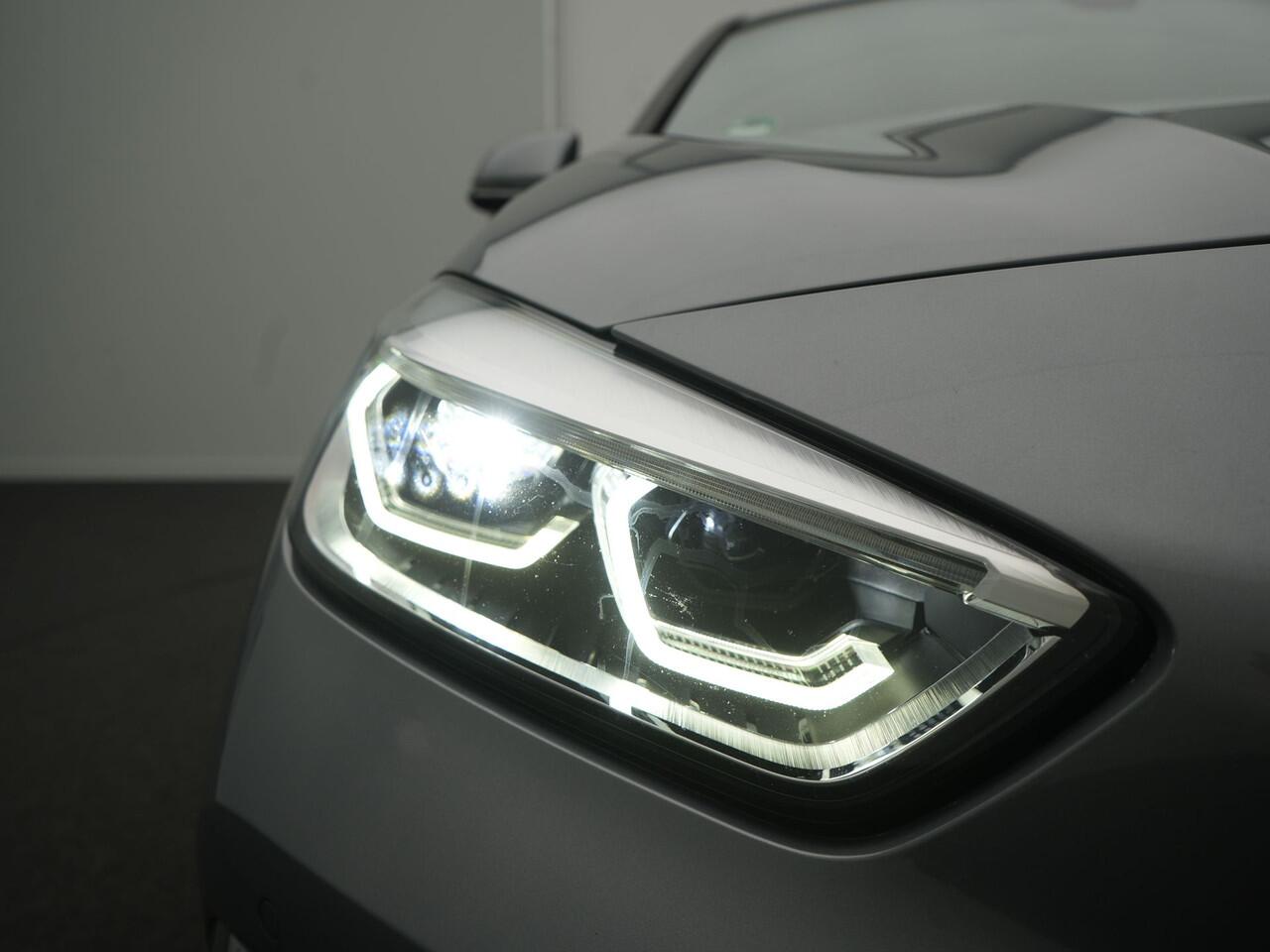 BMW 1-SERIE 118i - RIJKLAARPRIJS - Automaat - Achteruitrijcamera - All Seasonbanden - Stoel- en Stuurverwarming