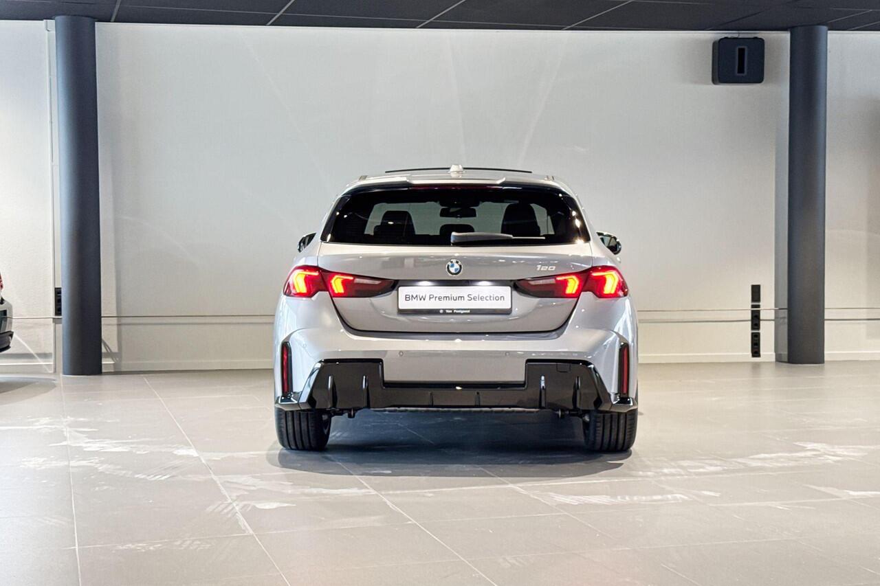 BMW 1-SERIE 120 M Sport Design Edition | Glazen Panoramadak | Stoelverwarming | Achteruitrijcamera |