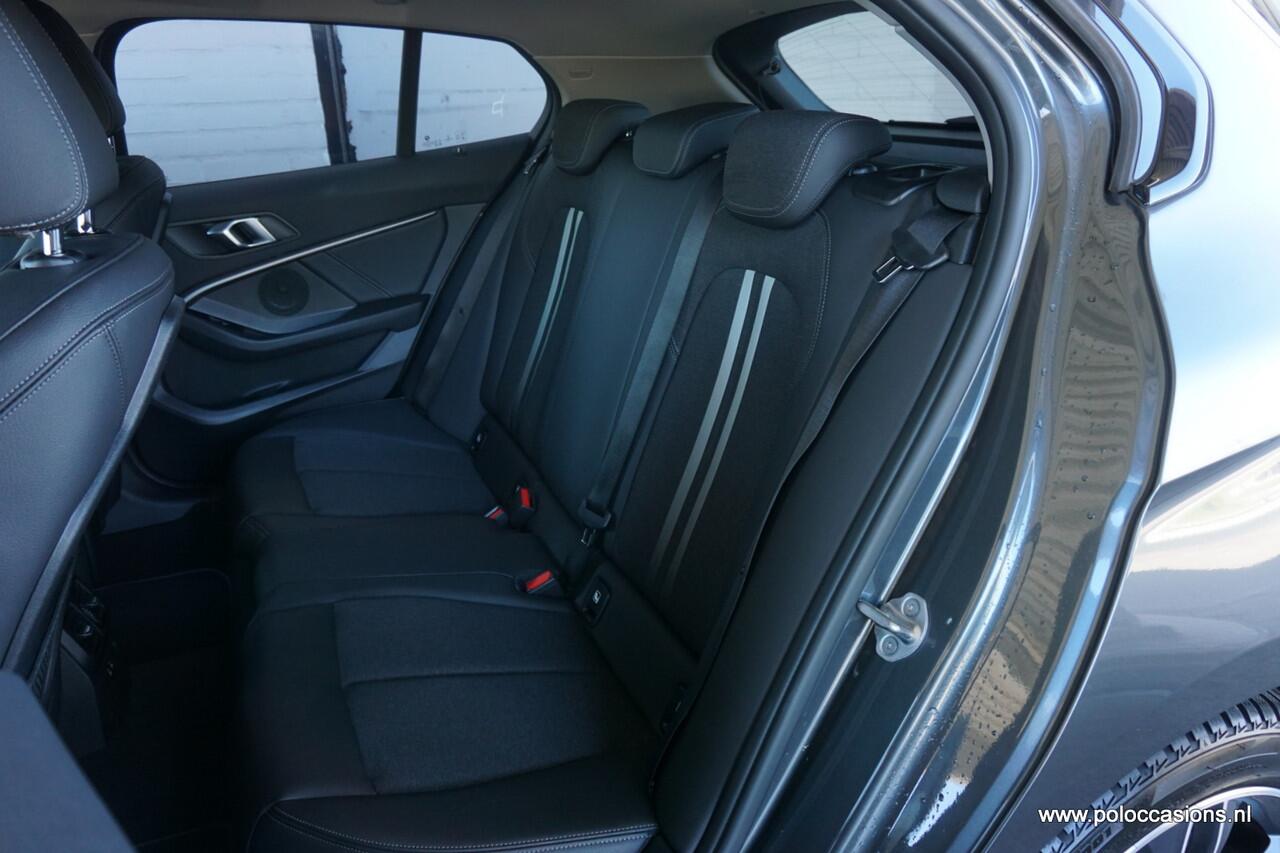 BMW 1-SERIE 118i Sport-line | Sportinter | DAB+ | Automaat | Carplay