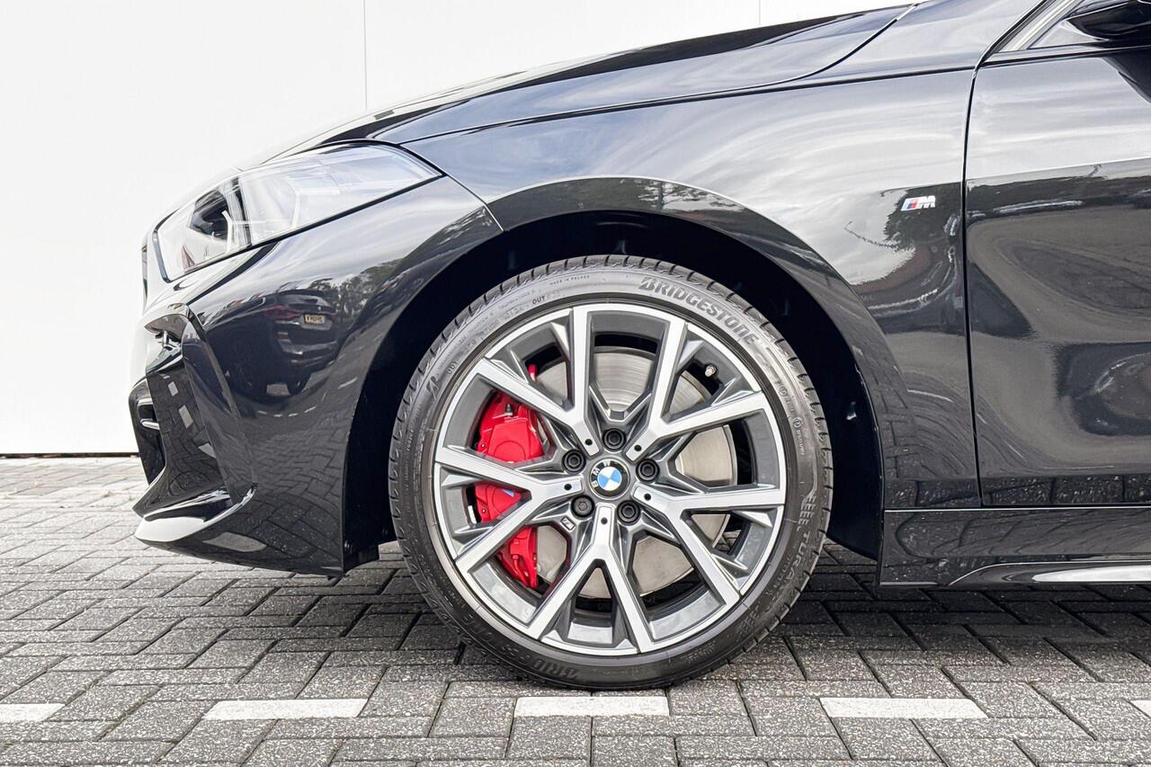 BMW 1-SERIE 118i M Sport | Trekhaak | Voorstoelen verwarmd