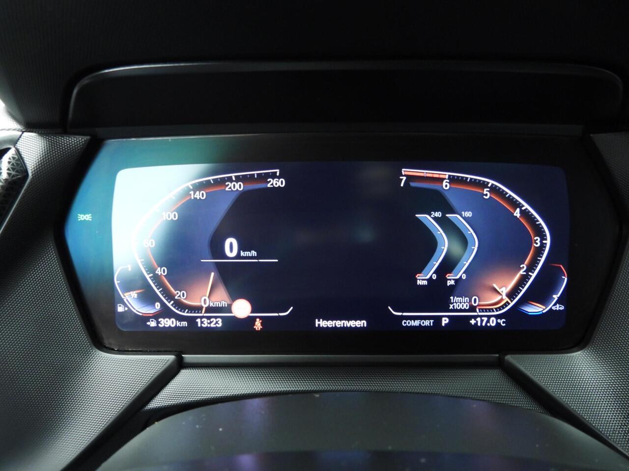 BMW 1-SERIE 5-deurs 118i | LED | Leder | HUD | Schuifdak | Active cruise | Stoelverwarming | DAB | Hifi speakers | Alu 17 inch