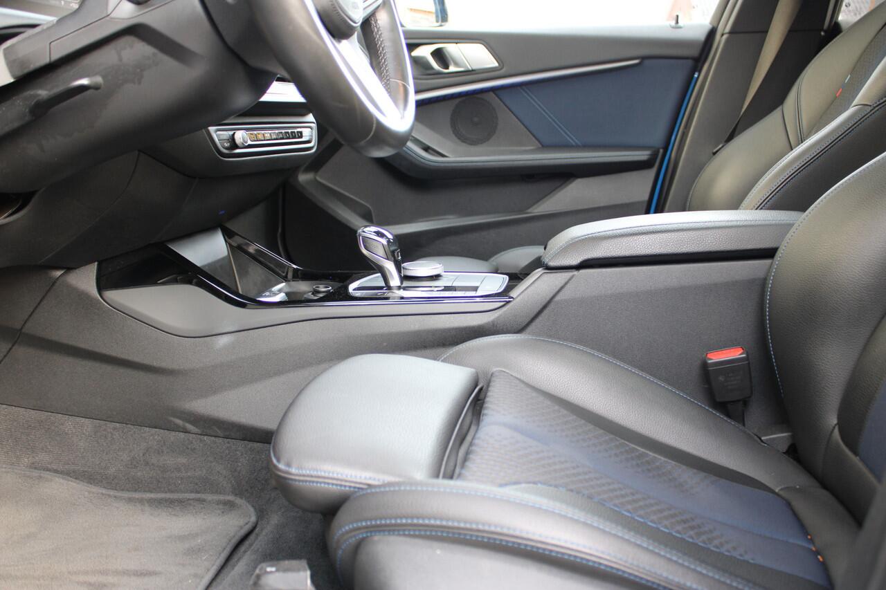 BMW 1-SERIE 118i High Executive M Sport 17 inch - Schuif kanteldak -Hooglans zwarte delen - Goed onderhouden Schuif kanteldak