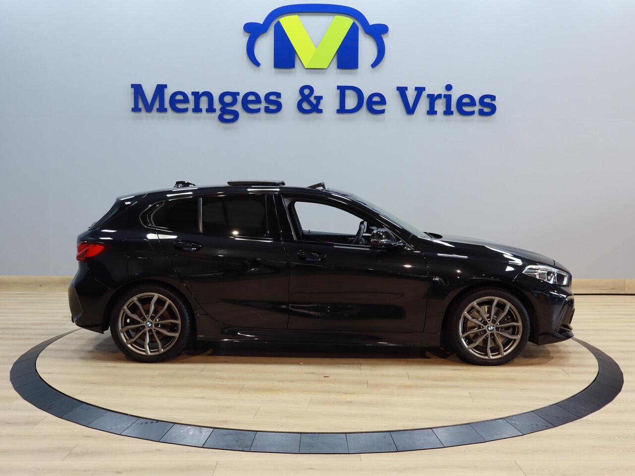 BMW 1-SERIE 120i M Sport Airco ECC | Panorama | Sfeer | Cruise Control | Trekhaak | LED | Apple Carplay | Isofix