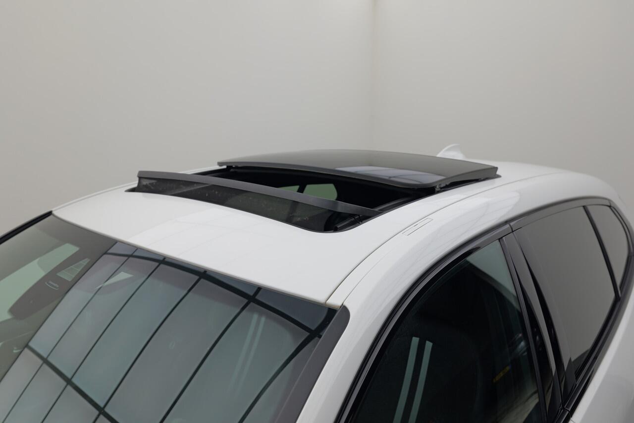 BMW 1-SERIE 118i Executive Edition | Pano | Stoelverwarming | Half leer