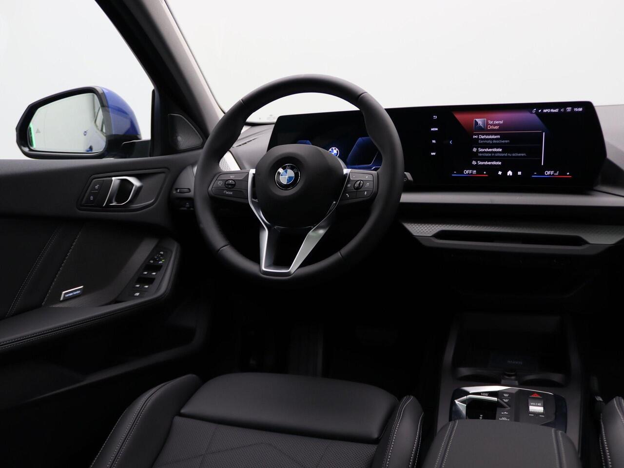 BMW 1-SERIE 120 M Sportpakket | Premium Pack | Stuurwielrand Verwarmd | Comfort Access | Panoramadak | Driving Assistant | Parking Assistant | Harman Kardon | 18'' |Ekris Selection