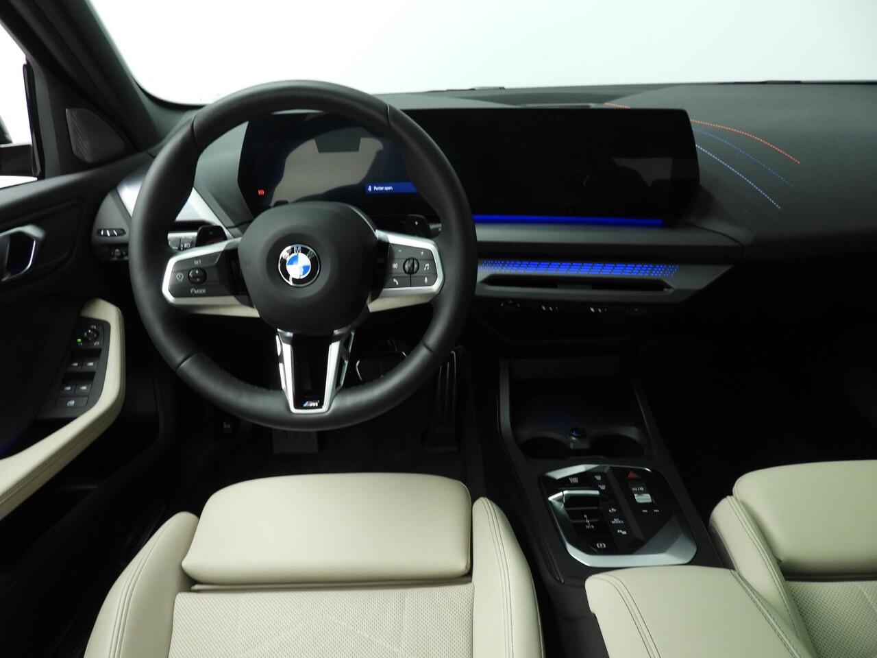 BMW 1-SERIE 120 | M-Sportpakket | LED | Leder | Navigatie | Active cruise | Schuifdak | Keyles go | DAB | Harman-kardon sound | Alu 18 inch
