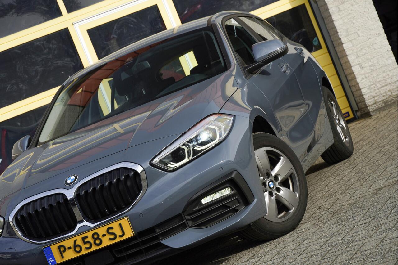 BMW 1-SERIE 118i Automaat! Business Edition BJ2022 Lmv 16" | Led V+A | Pdc | Navi | Virtual cockpit | Climate control | Cruise control | Getint glas