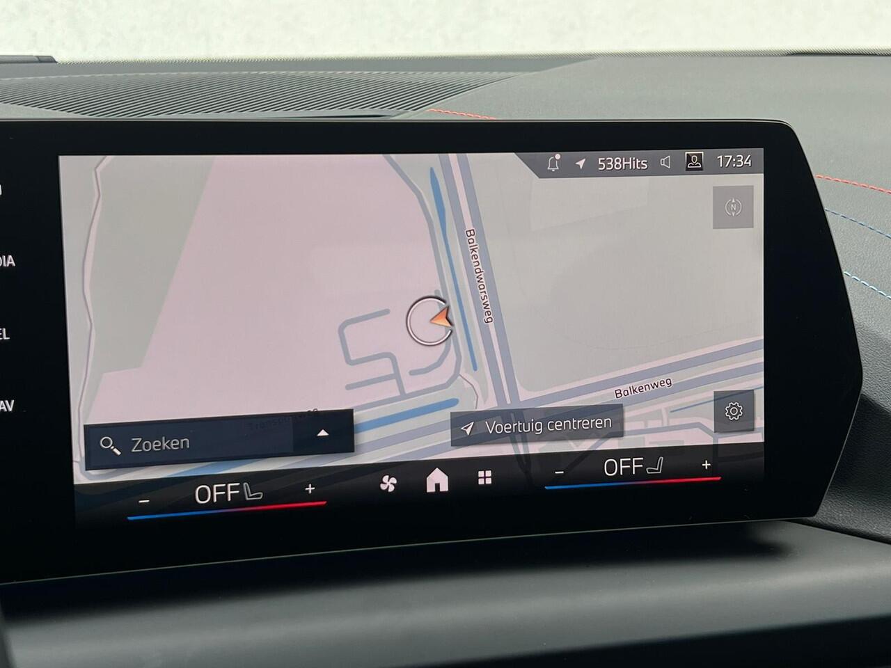 BMW 1-SERIE 120i 5drs. M-Sportpakket | Trekhaak | Harman/Kardon | Driving Assistant Plus | Panoramadak