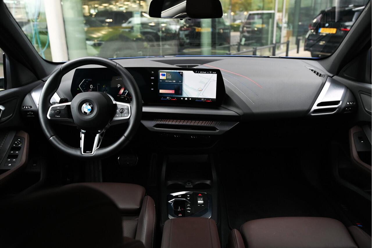 BMW 1-SERIE 120 M Sport Automaat / Sportstoelen / Achteruitrijcamera / M Adaptief onderstel / Adaptieve LED / Stoelverwarming