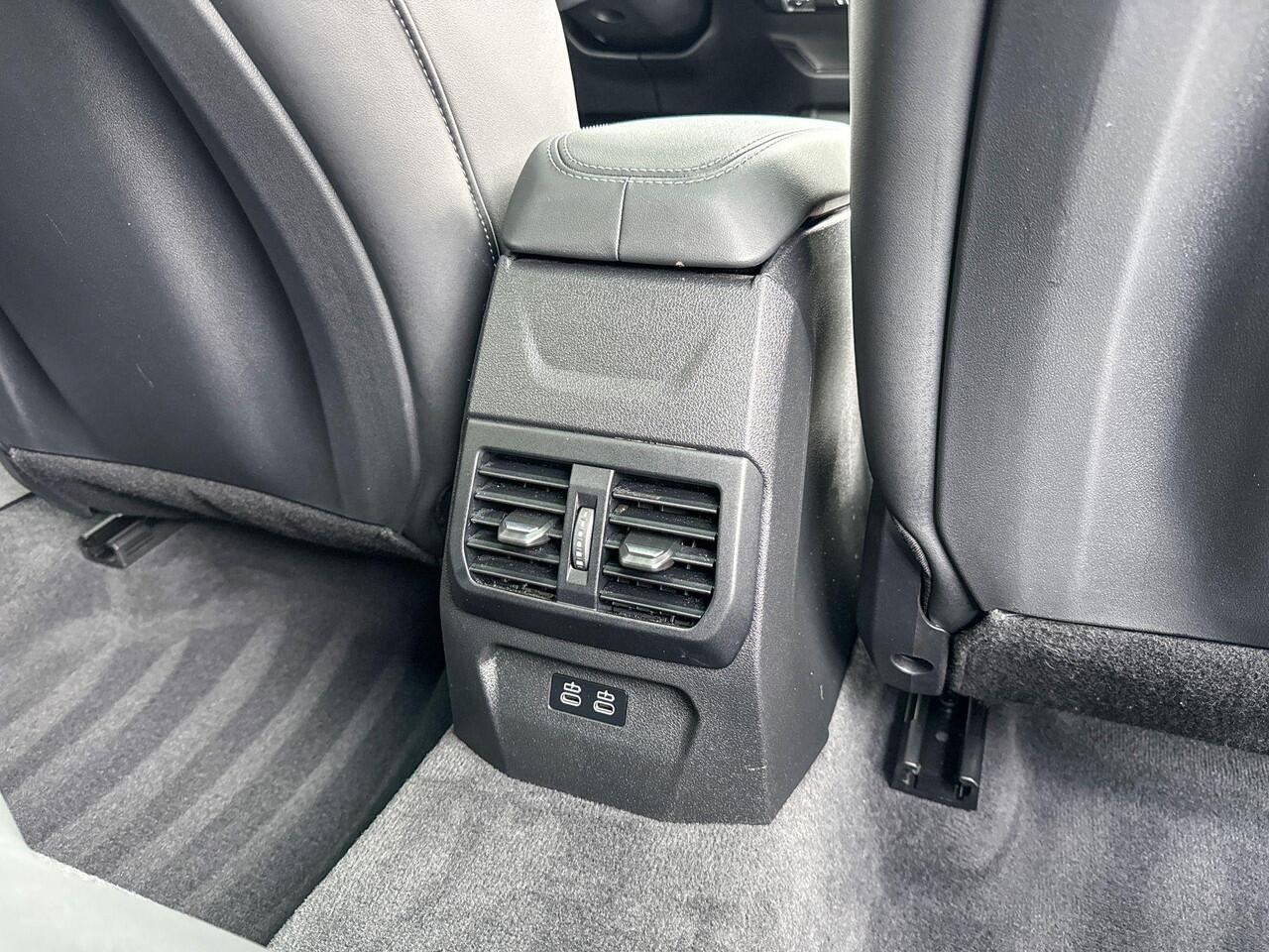 BMW 1-SERIE M135 xDrive | Harman-Kardon | Innovation Pack | Panoramadak