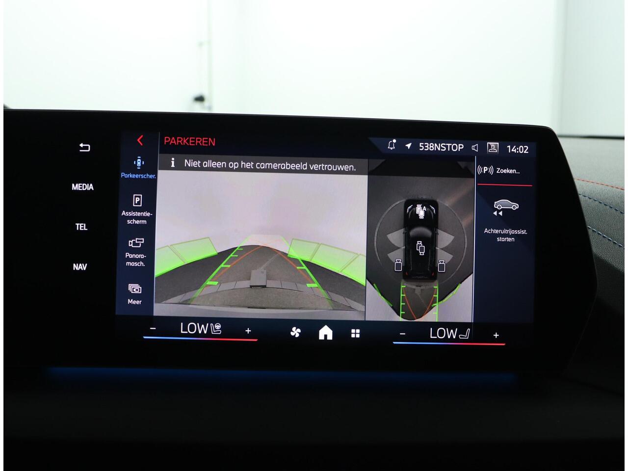 BMW 1-SERIE M135i xDrive Full Options | Elektr. Verst. Stoelen | Panoramadak | Sportstoelen Pro | Harman/Kardon | Head Up