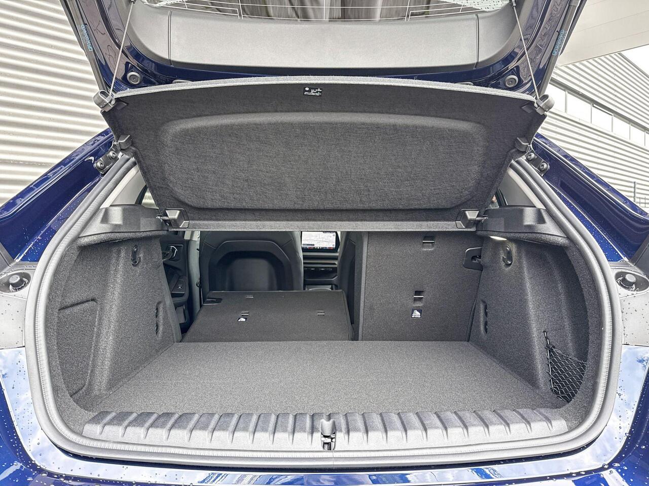 BMW 1-SERIE 120 M Sport Design / Premium Pack / Comfort Access / Achteruitrijcamera / Extra getint glas / Elektrisch verwarmde voorstoelen