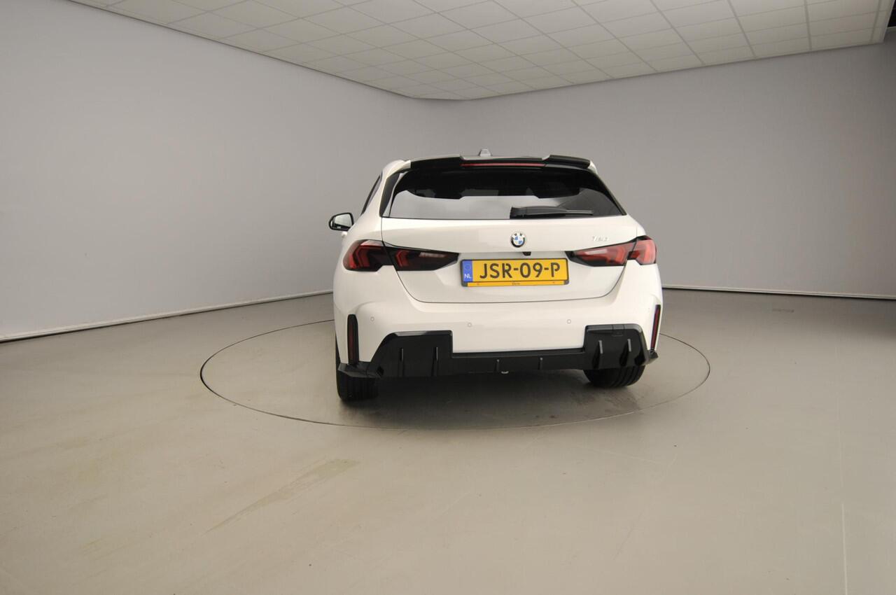 BMW 1-SERIE 5-deurs 120 | M Sportpakket Pro | Equipment Pack Pro