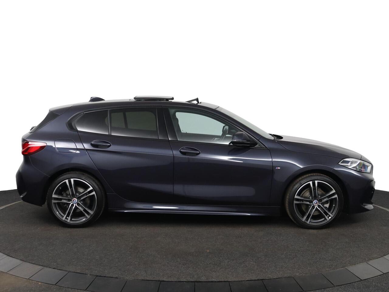 BMW 1-SERIE 118i Executive | Individual kleur | Panoramadak