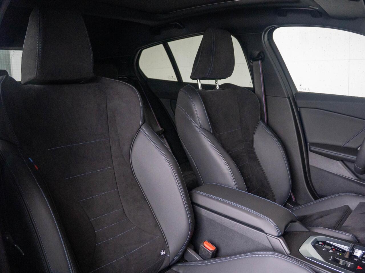 BMW 1-SERIE 120 | M Sportpakket Pro | Premium Pack | Harman-Kardon | Verwarmd Stuurwiel | Comfort Access | Achteruitrijcamera | Panoramadak | Stoelverwarming | 18''