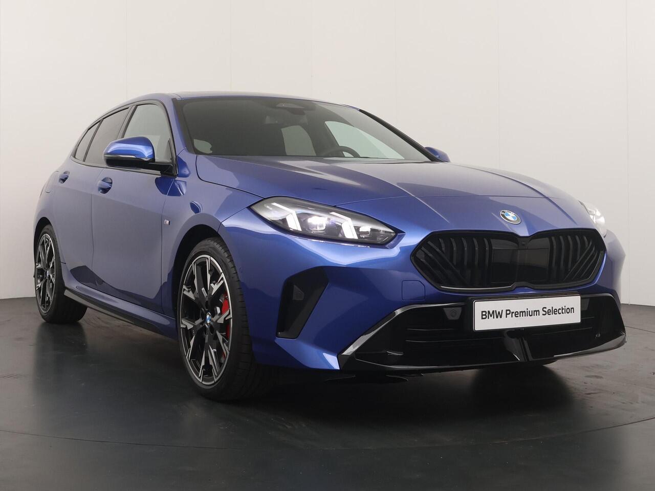 BMW 1-SERIE 120 M-Sport Pro | Panoramadak | Harman Kardon | Adaptive Cruise | Comfort Access |