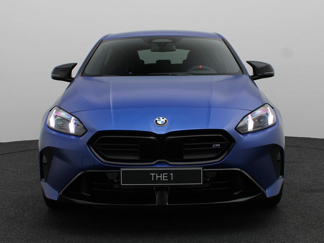 BMW 1-SERIE 5-deurs M135i xDrive | M Sportpakket Pro | Innovation Pack | Nieuw