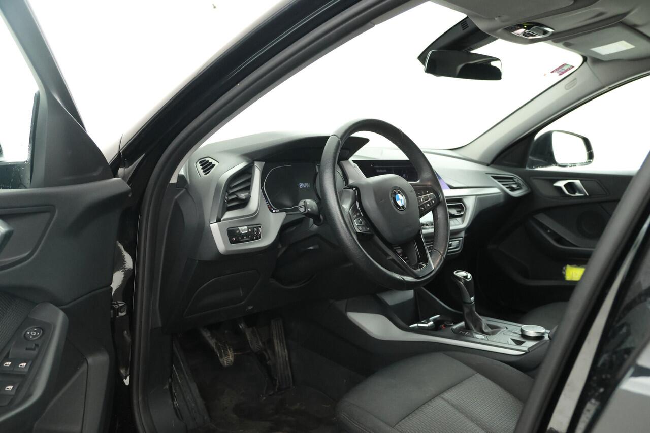 BMW 1-SERIE 116d High Executive 5 Deurs hb, Navigatie, Climate